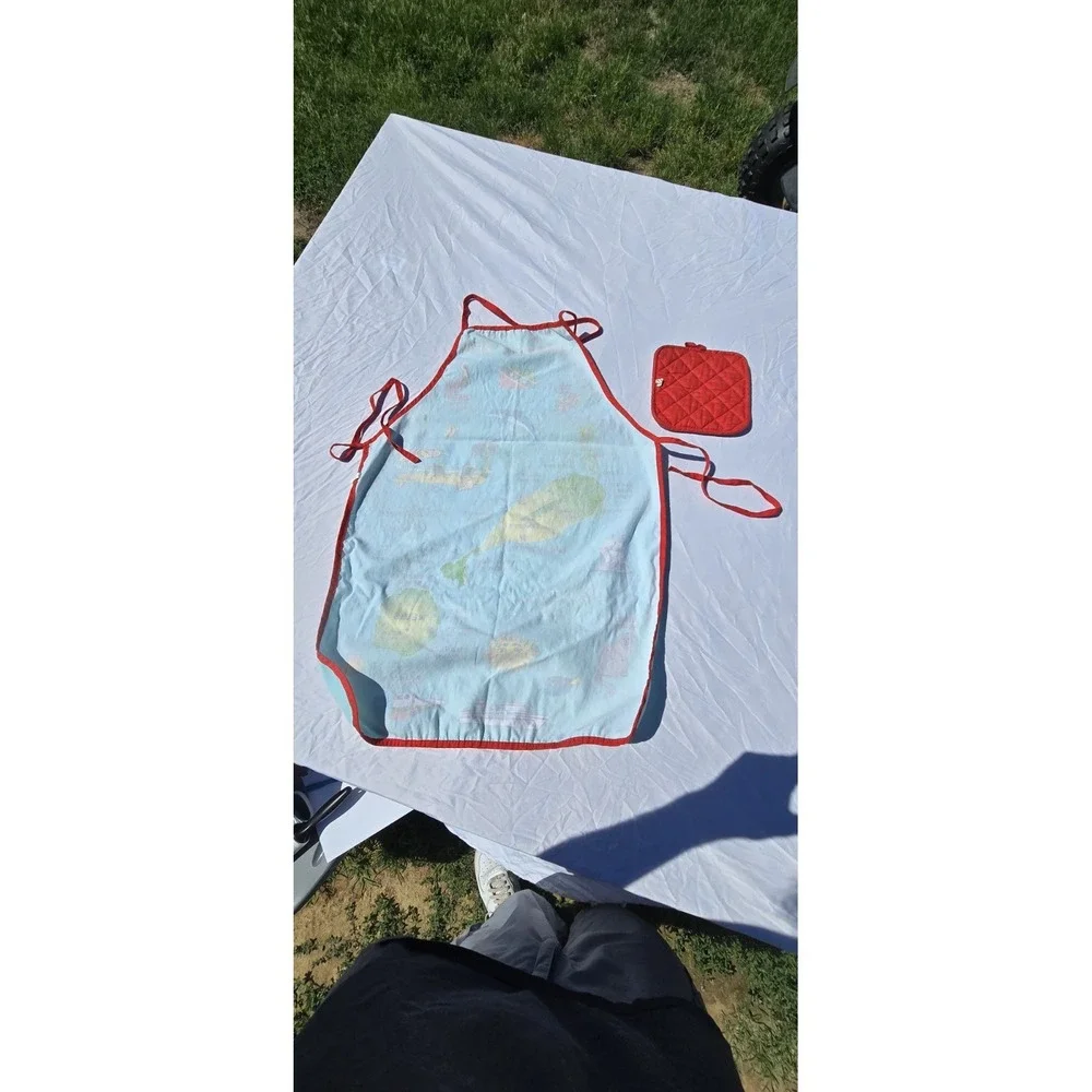 Rockin Gear St. Kitts and Nevis cotton souvenir map apron And Matching Mit